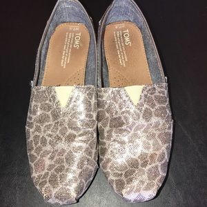 Toms Shoes size 7.5